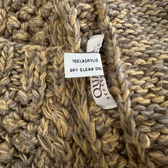 Crocheted Scarf and Hat Set by Quagga - Picture 8 of 13